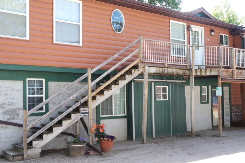 Cabin 16 – $749/wk (Summer)